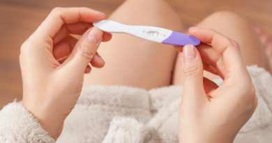 Se você está tentando engravidar, é natural que esteja ansiosa para saber se o teste de gravidez deu positivo ou não. Mas, como saber se estou grávida antes mesmo de fazer um teste? Existem sinais e sintomas que podem indicar uma possível gravidez.
